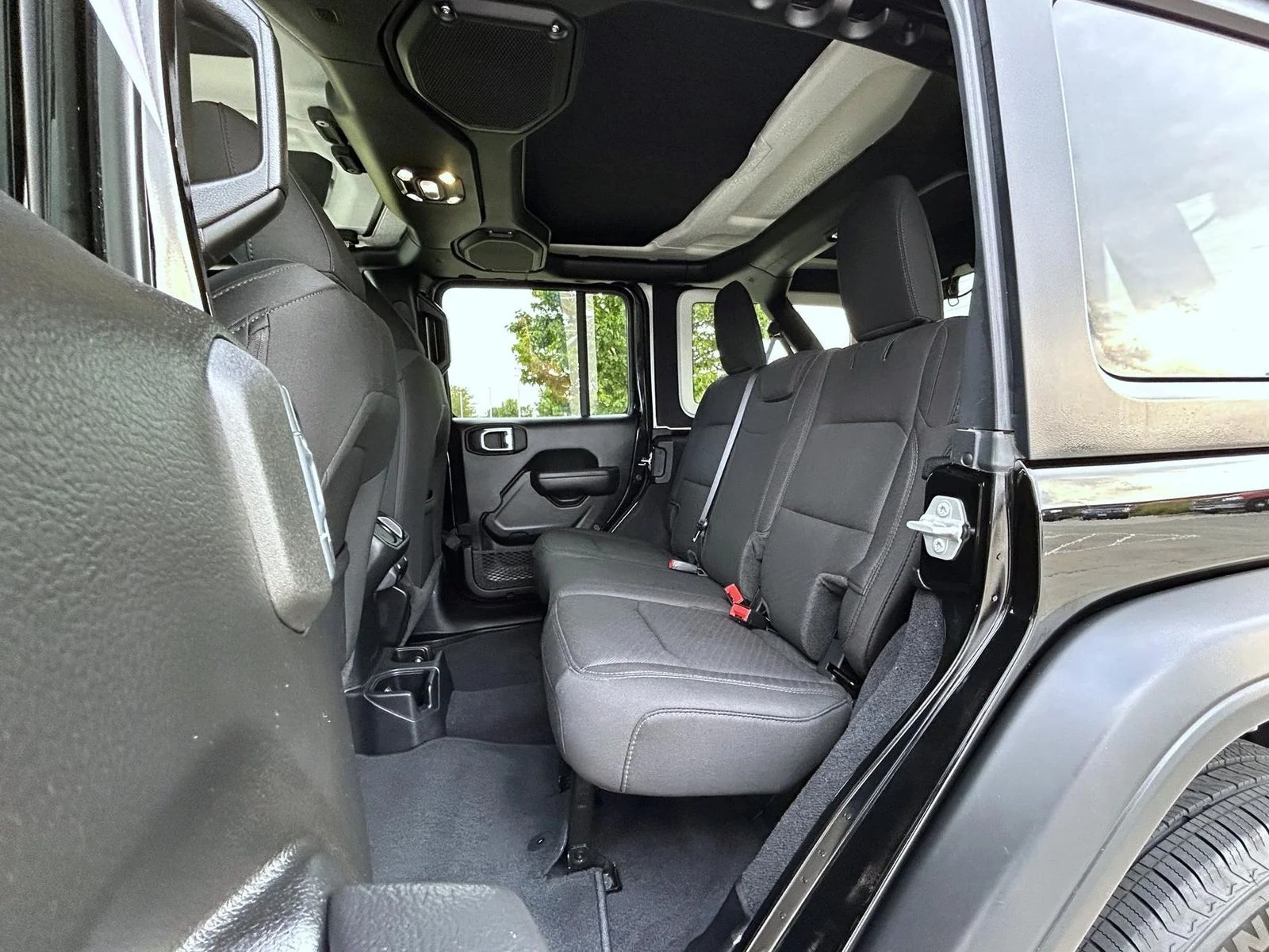 Used 2022 Black Jeep Unlimited Sport Altitude image 19