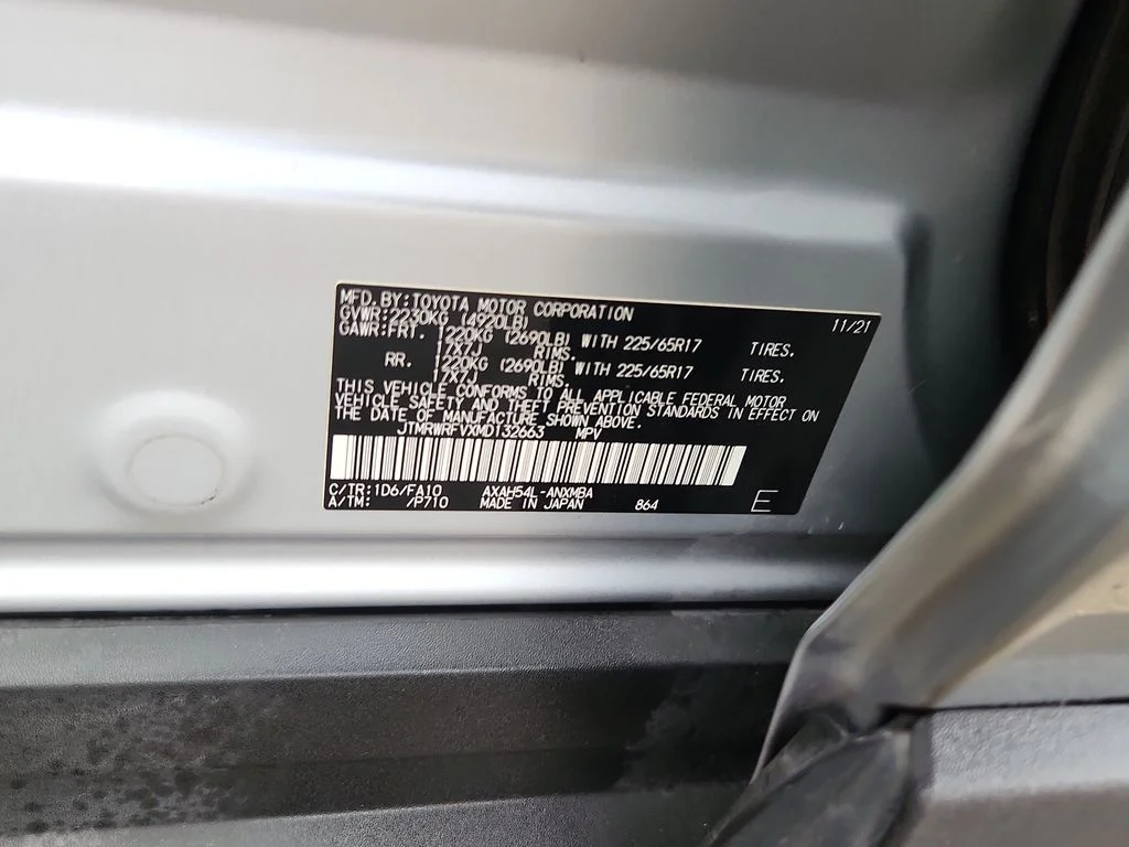 Used 2021 Silver Toyota XLE image 17