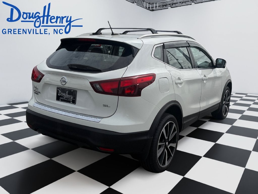 Used 2018 White Nissan SL image 5