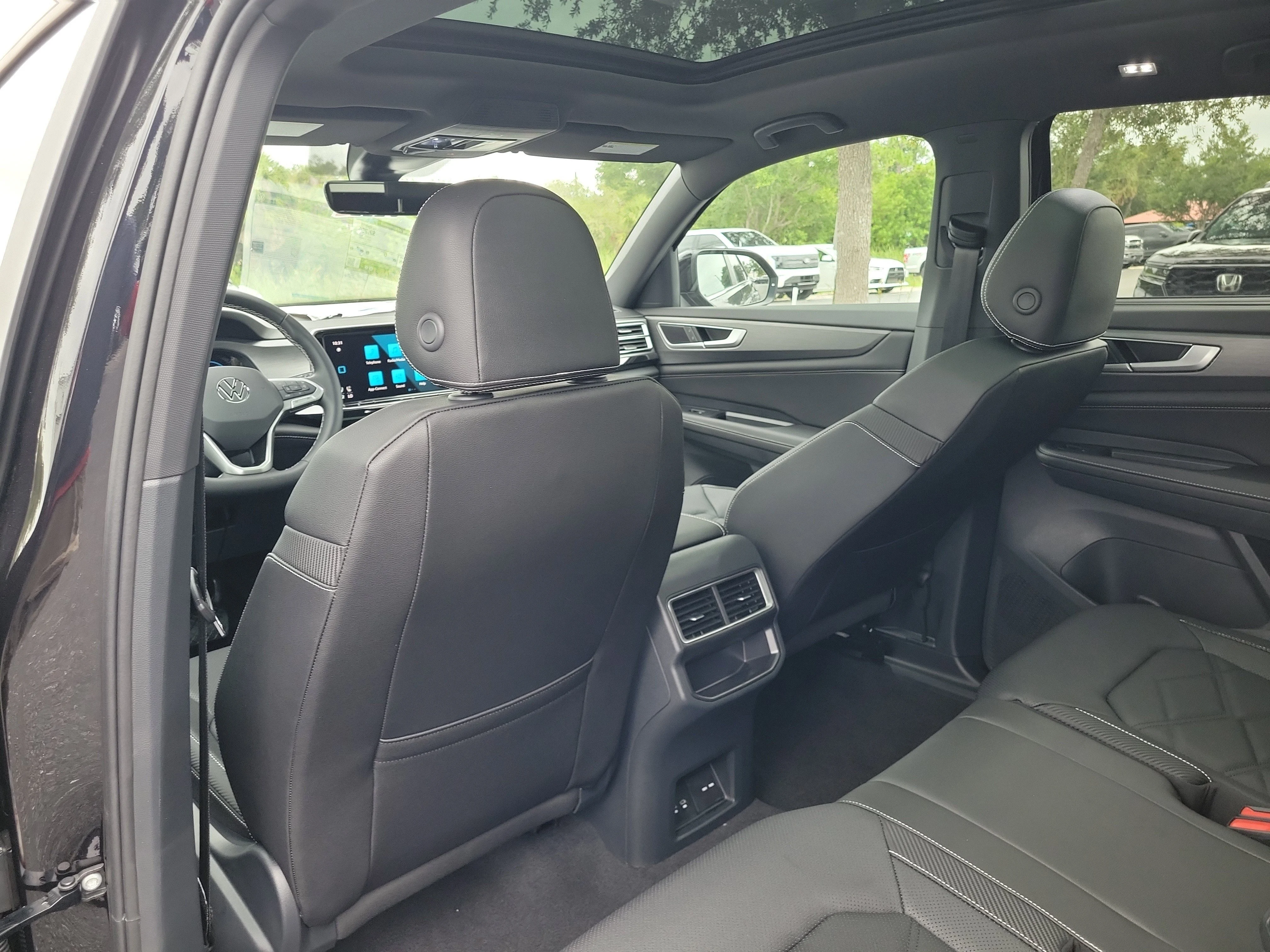 New 2026 Black Volkswagen 2.0T SE w/Technology image 15