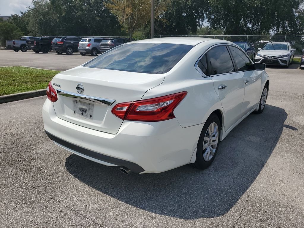 Used 2017 White Nissan 2.5 S image 4