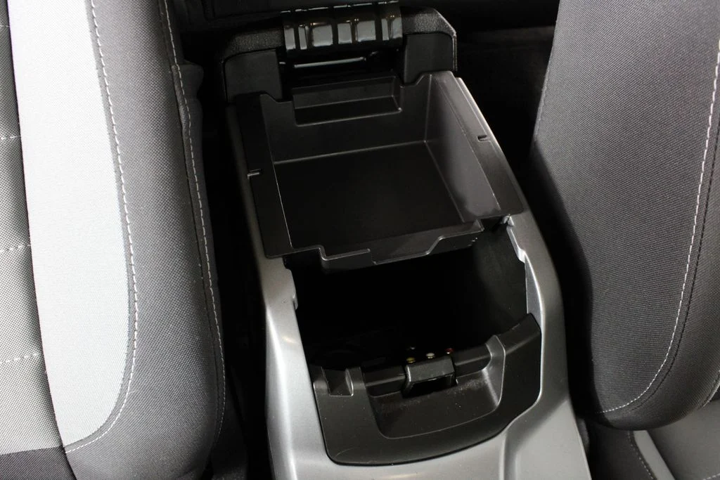 Used 2015 Gray Ford SE image 19
