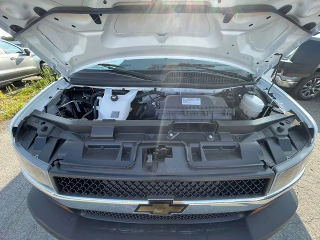 New 2025 White Chevrolet Cutaway image 11