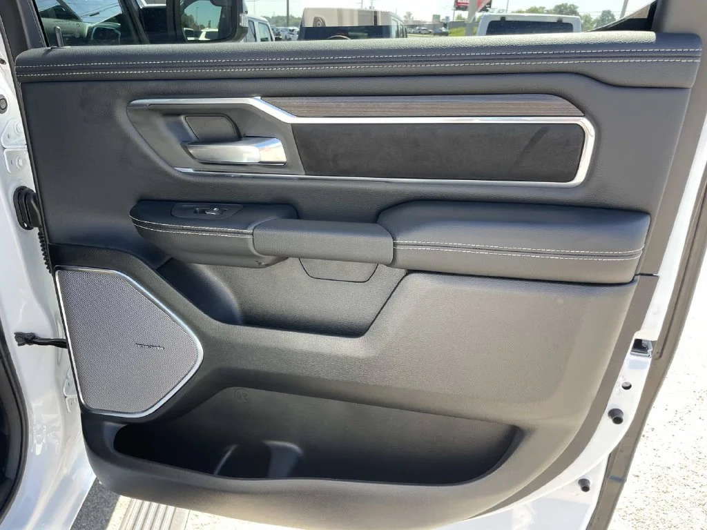 New 2027 Bright White Clear-Coat Exterior Paint RAM Laramie image 21