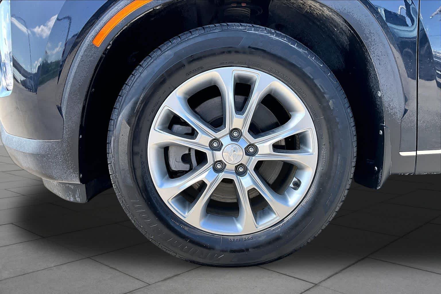 Used 2021 Moonlight Cloud Hyundai SE image 11