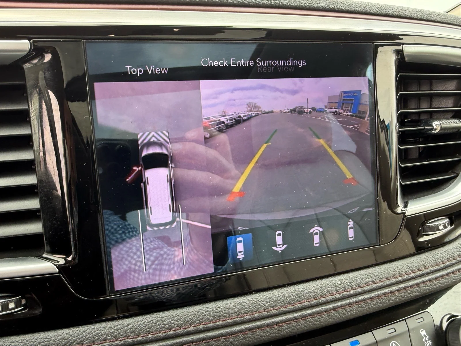 Used 2020  Chrysler Limited image 26