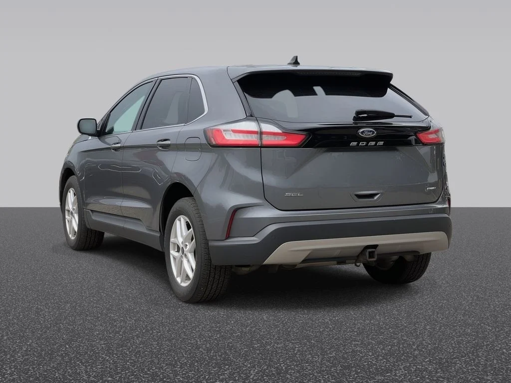 Used 2021 Gray Ford SEL image 3
