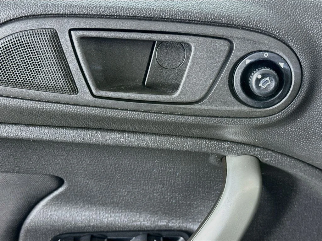 Used 2013 Silver Ford SE image 20