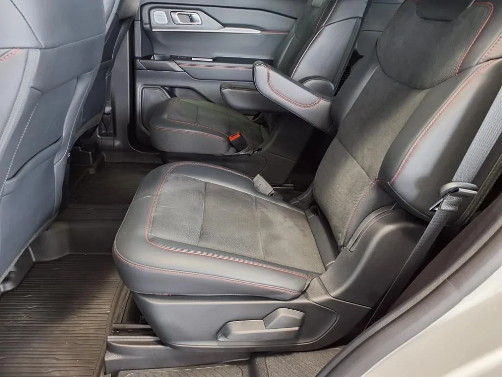2025 Ford Explorer ST - Photo 13