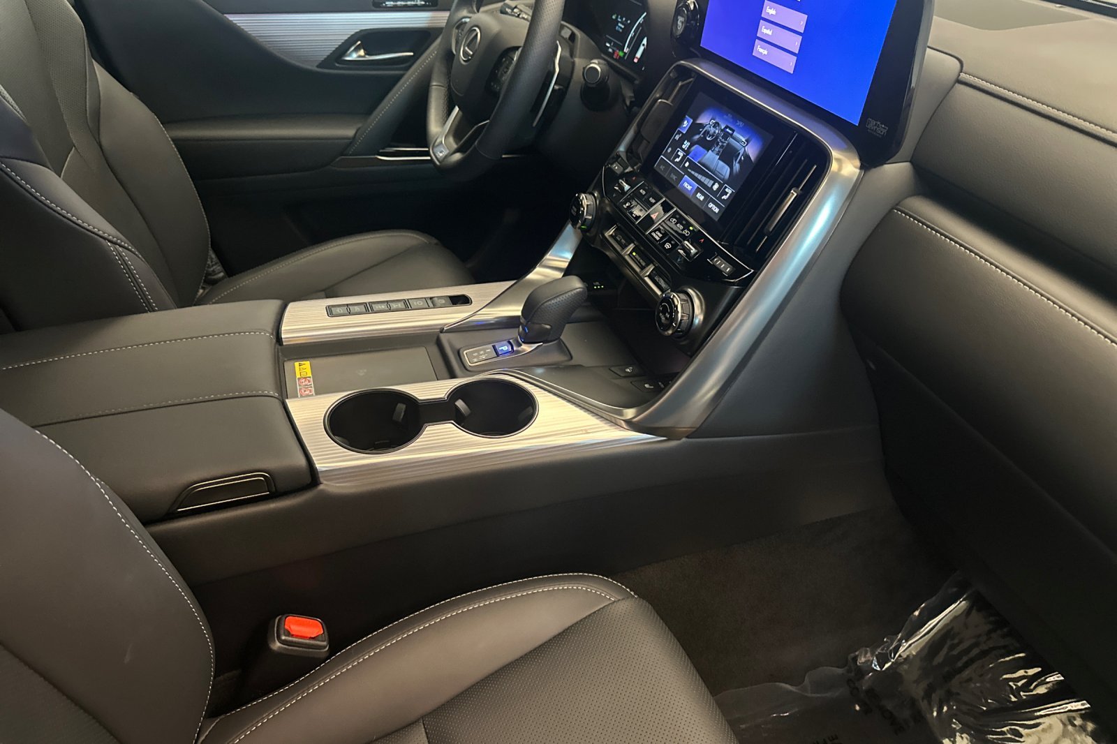 2026 Lexus LX 700h F-Sport - Photo 17