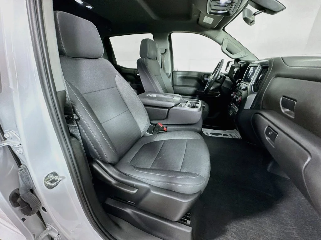Used 2021 White Chevrolet LT image 34