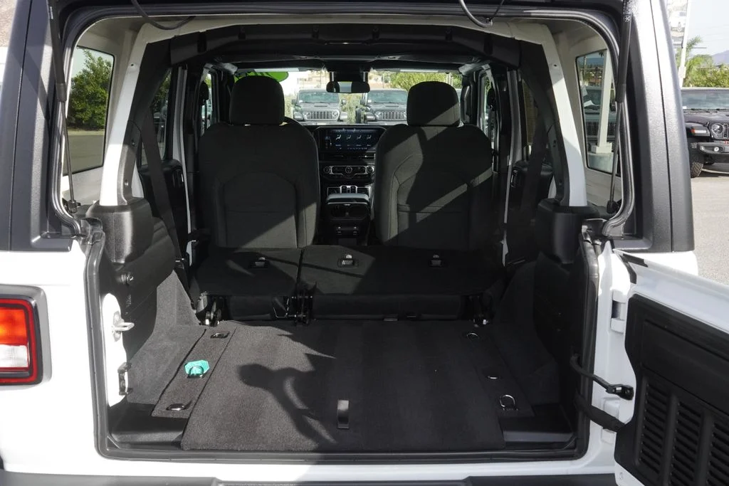 Used 2025 White Jeep Sport S image 40