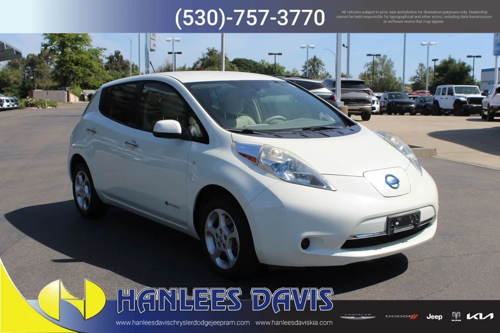 Used 2012 White Nissan SV image 5