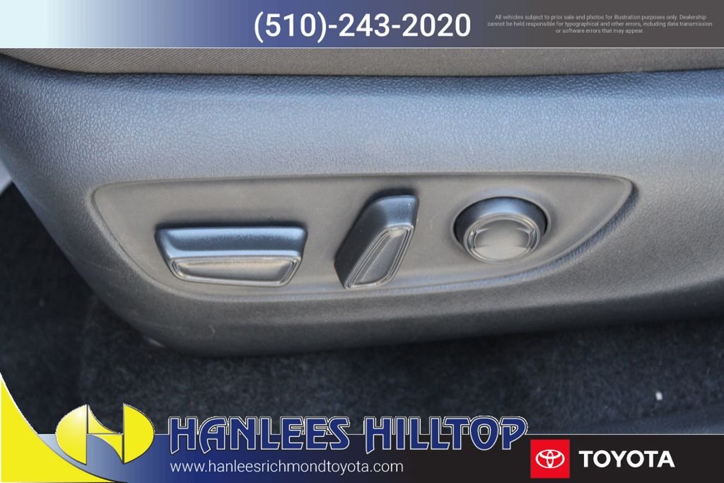 2025 Toyota RAV4 XLE photo 4