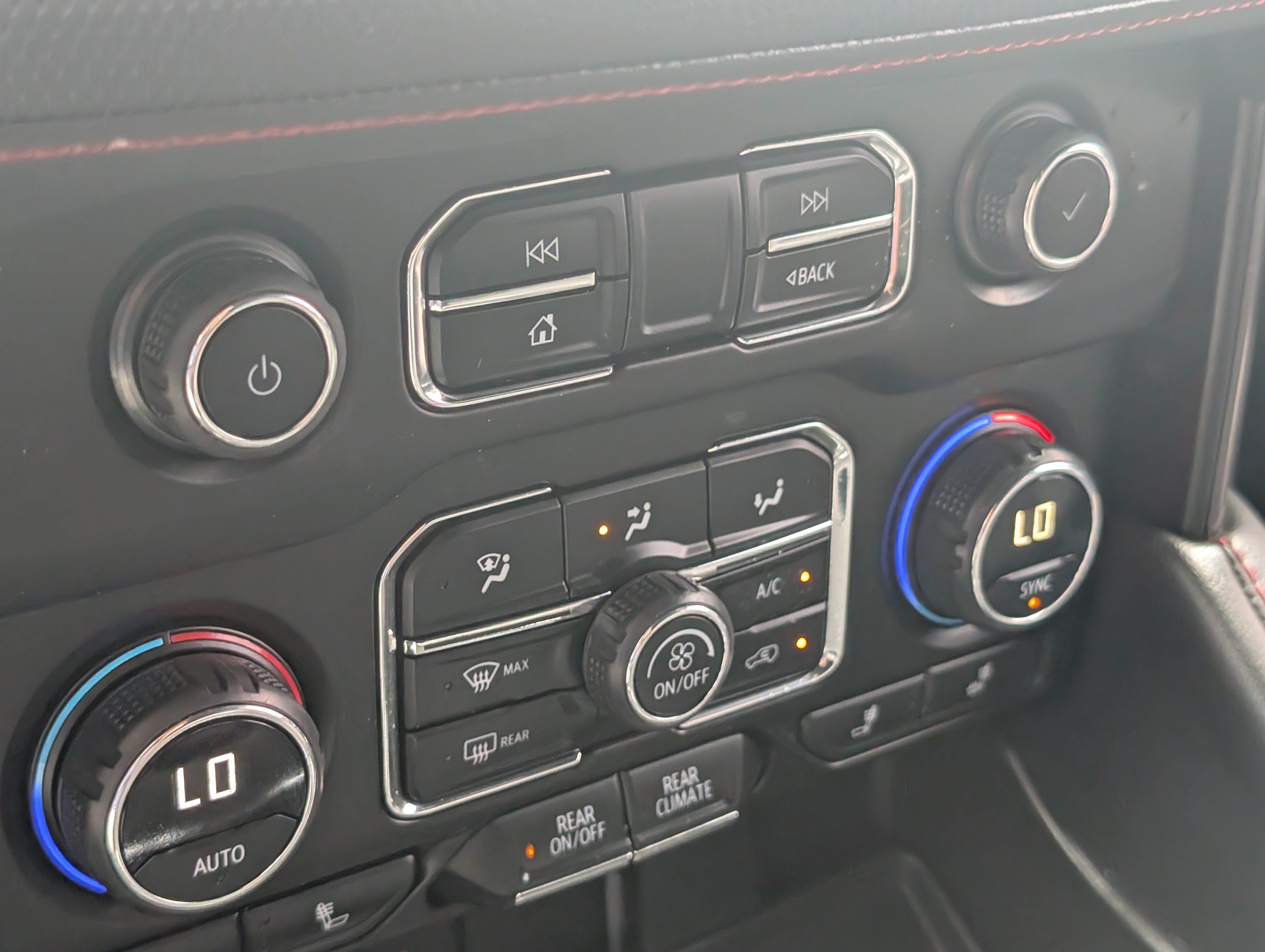 Used 2023 Iridescent Pearl Tricoat Chevrolet RST image 24