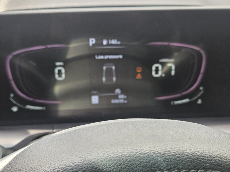 Used 2023 White Kia S image 14