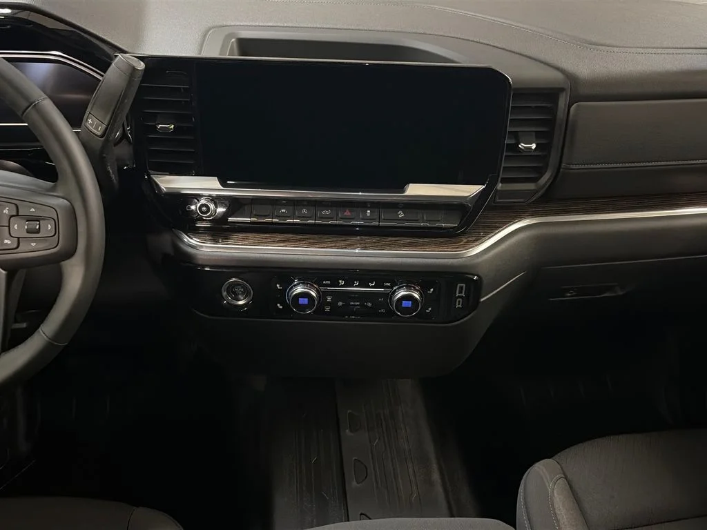 Used 2024 White GMC Elevation image 19