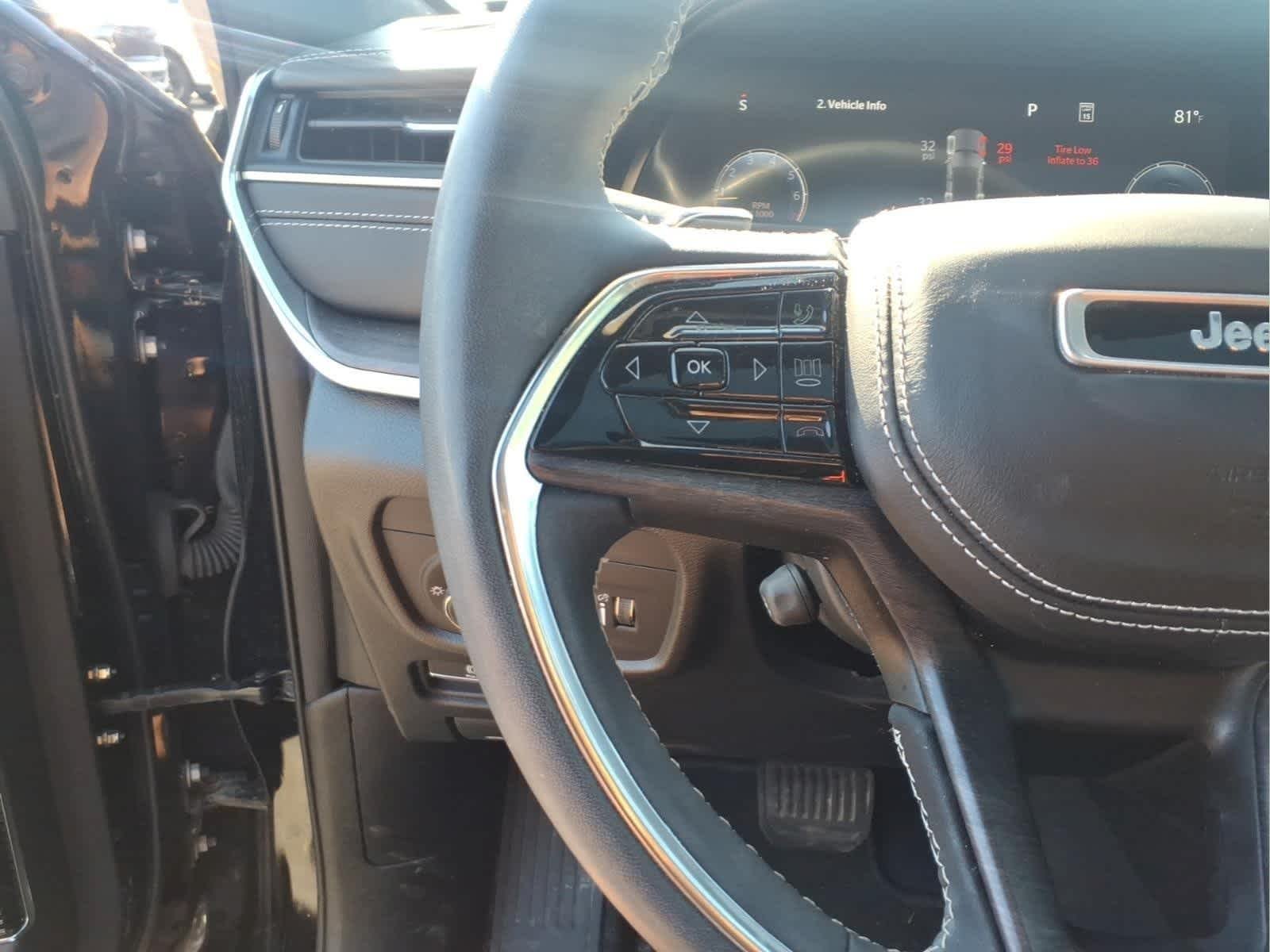 Used 2023 Diamond Black Crystal Pearlcoat Jeep Overland image 27