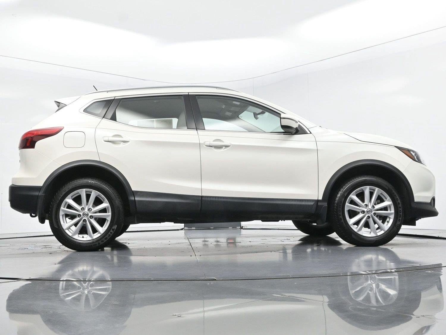 Used 2018 Pearl White Nissan SV image 45