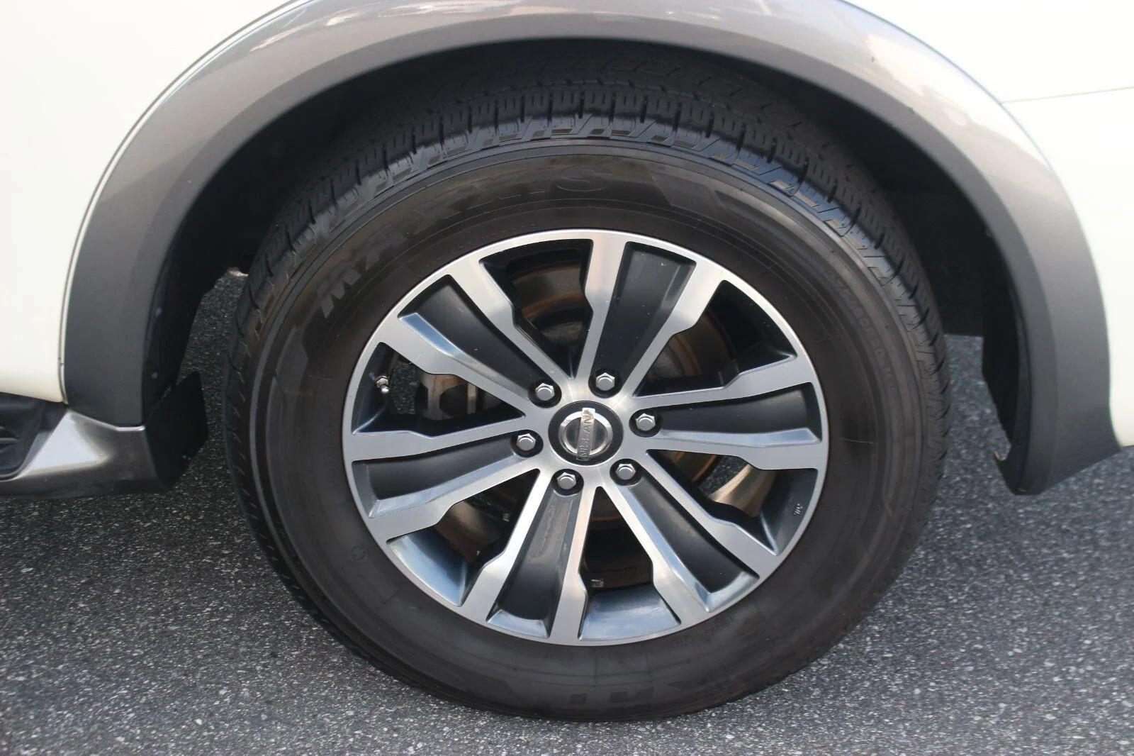 Used 2019 White Nissan SL image 42