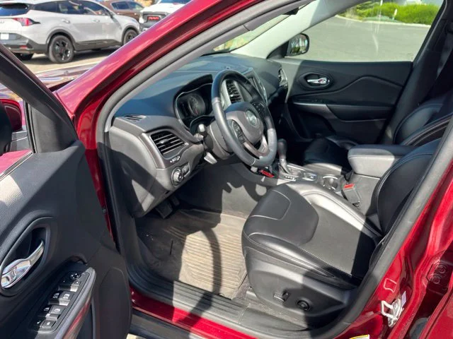 Used 2019 Velvet Red Pearlcoat Jeep Latitude Plus image 16