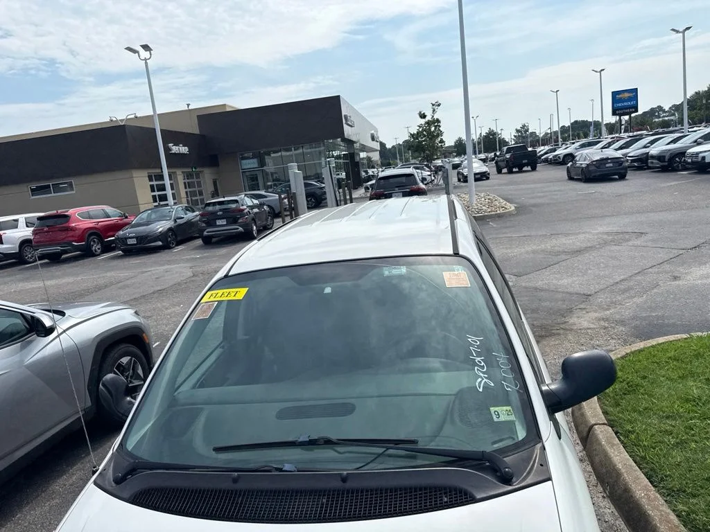 Used 2007 White Dodge SE image 10