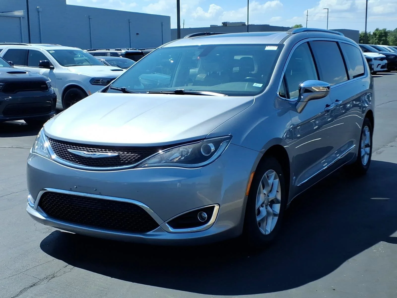 Used 2019 Billet Silver Metallic Clearcoat Chrysler Limited image 41