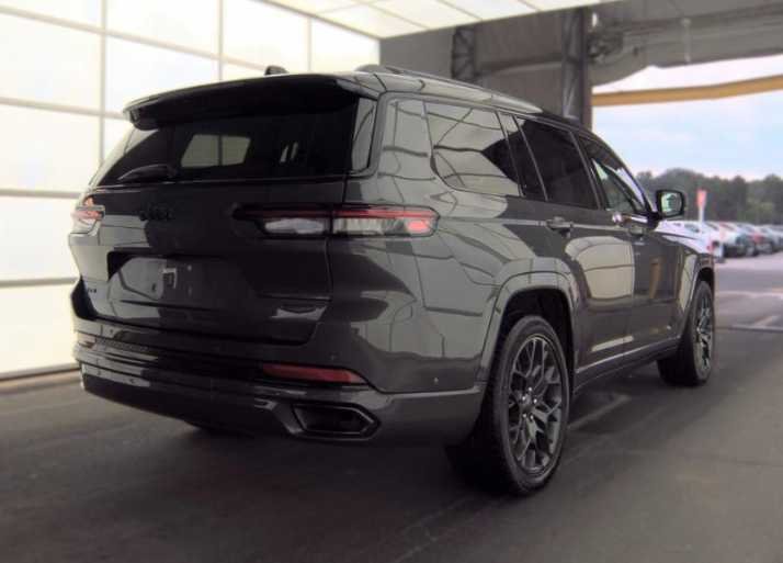 Used 2025 Baltic Gray Metallic Clearcoat Jeep Summit image 4