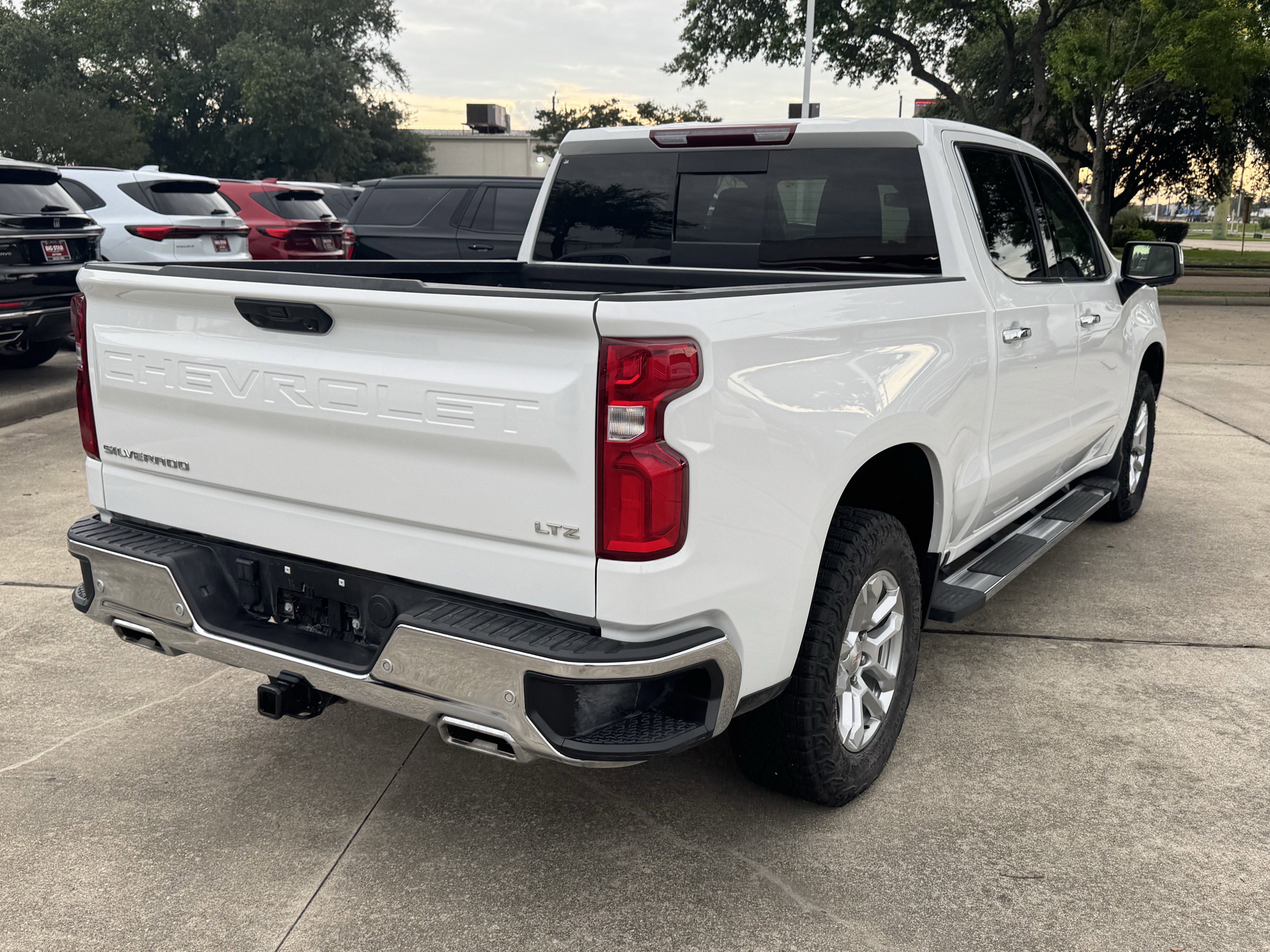 Used 2025 Summit White Chevrolet LTZ image 7