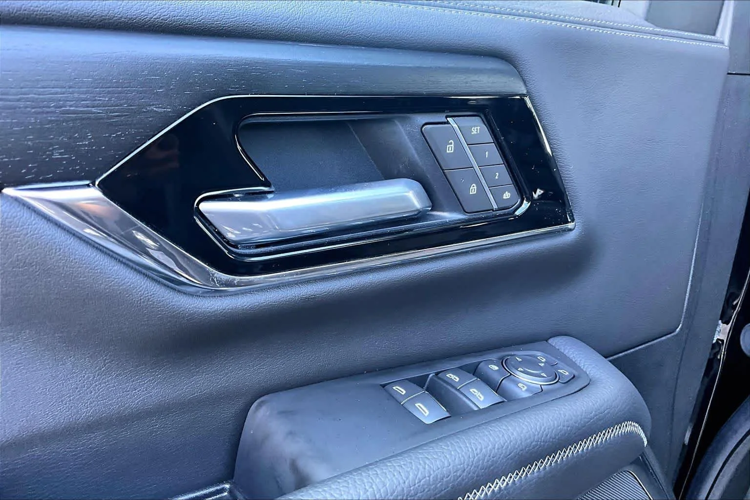 Used 2026 Onyx Black GMC Denali image 32