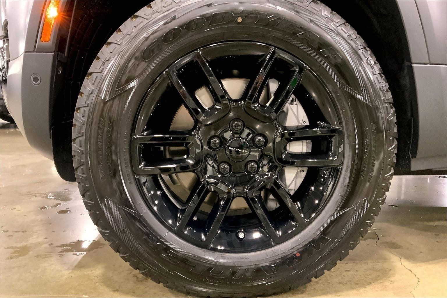 New 2026 Santorini Black LAND ROVER S image 11