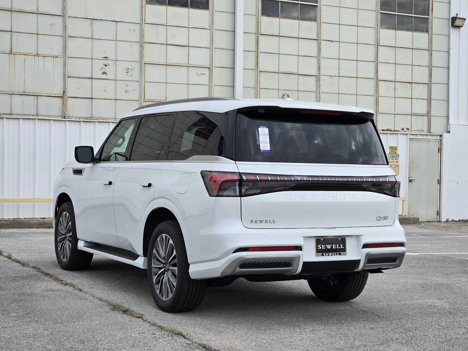 New 2026 RADIANT WHITE INFINITI Luxe 2WD image 3