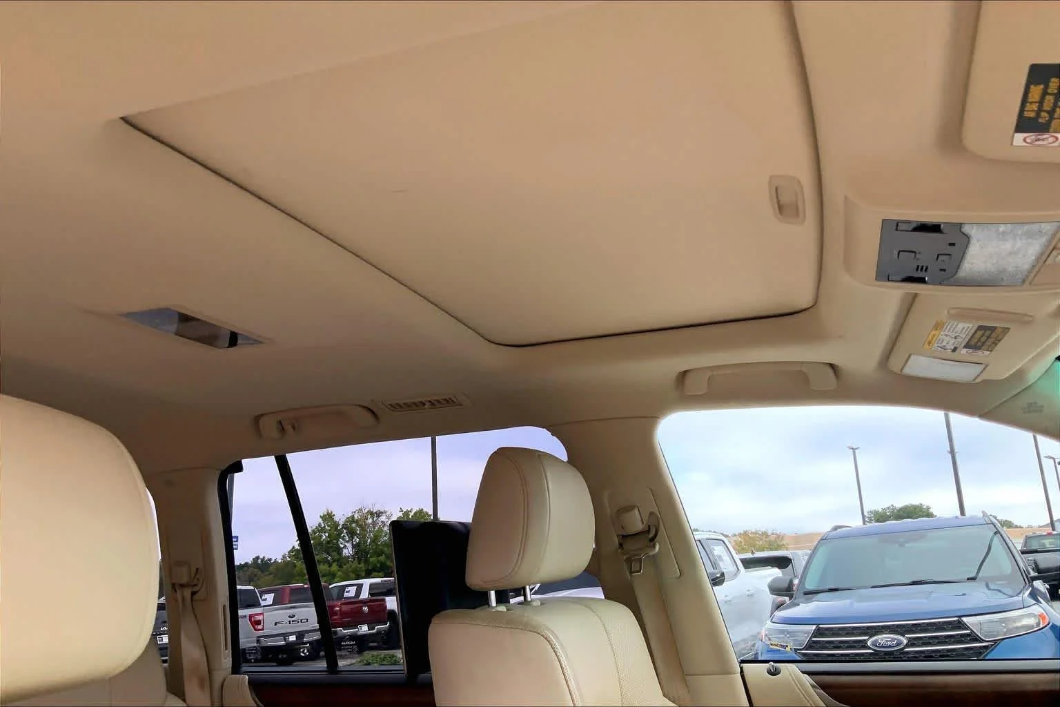 Used 2017 Atomic Silver Lexus  image 13