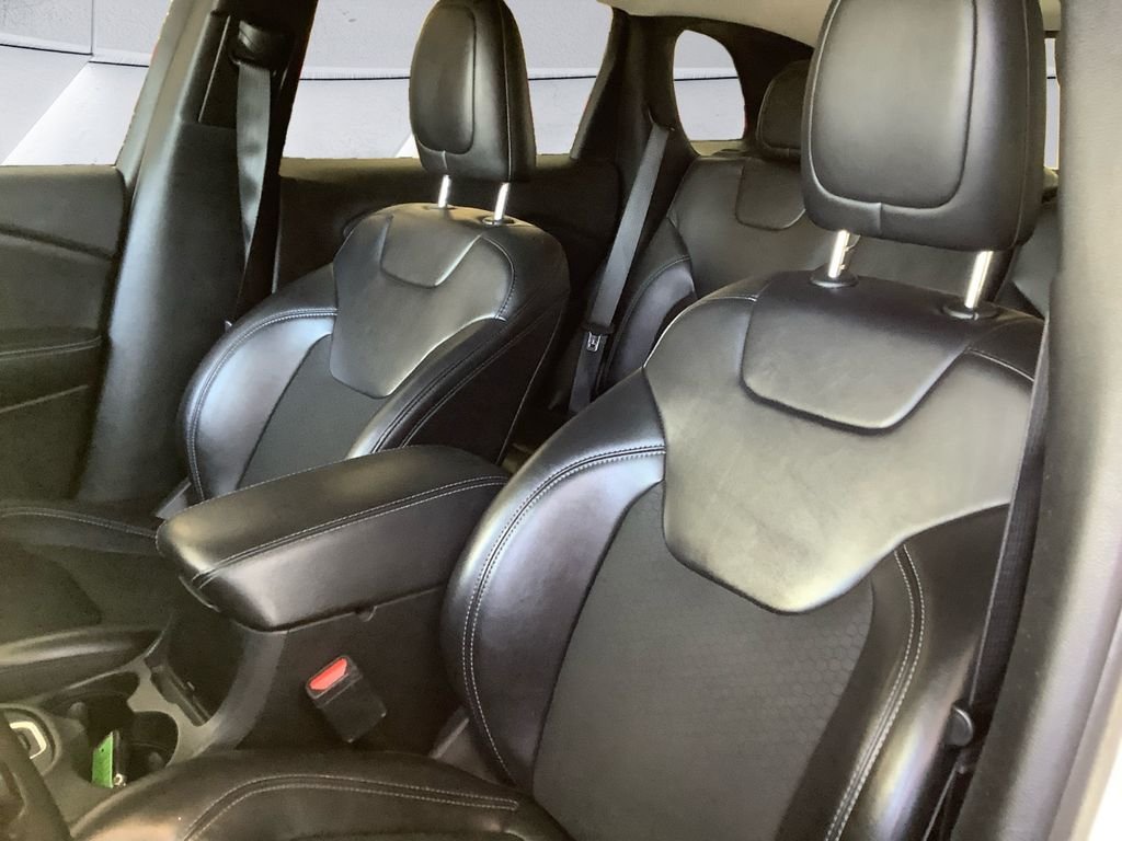 Used 2021 White Jeep Latitude Plus image 8