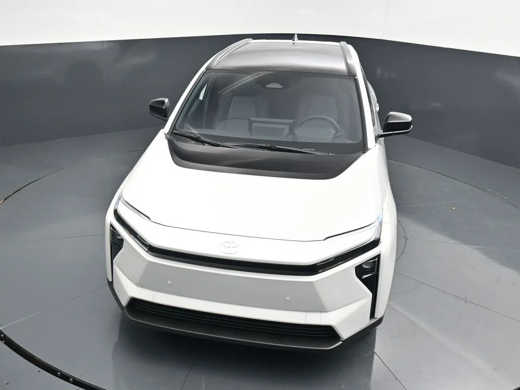 New 2026 Wind Chill Pearl <sup>1</sup> Toyota  XLE image 22