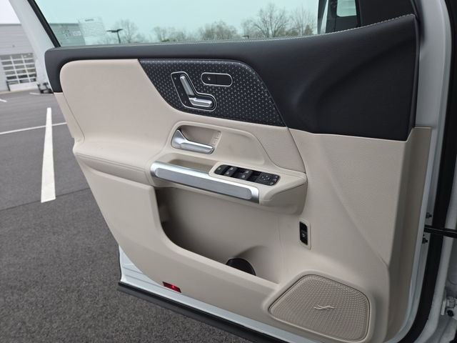 New 2026 Polar White Mercedes-Benz GLB250 image 21