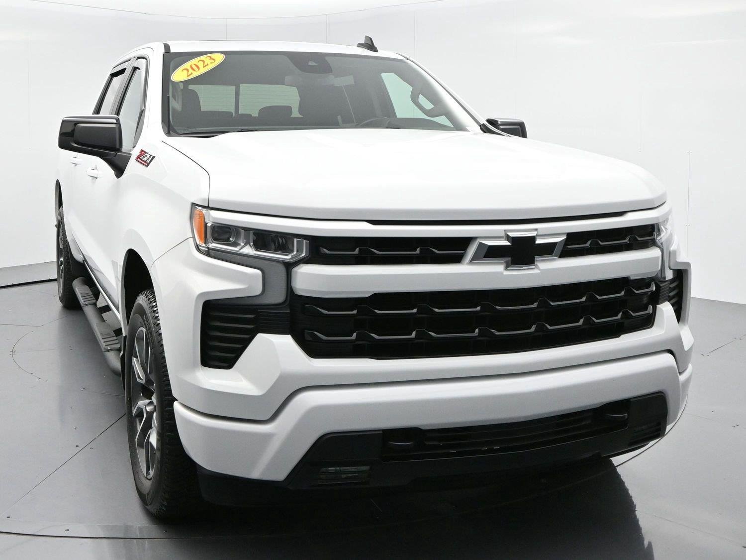 Used 2023 SUMMIT WHITE Chevrolet RST image 2