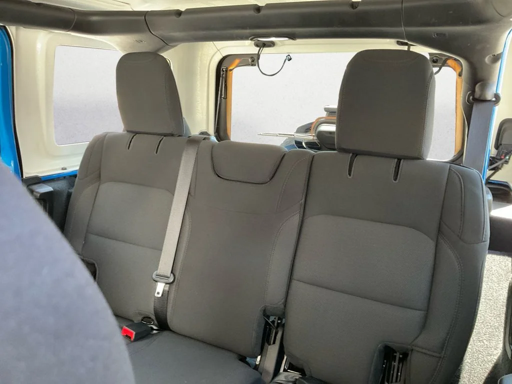 Used 2023 Blue Jeep Sahara image 9