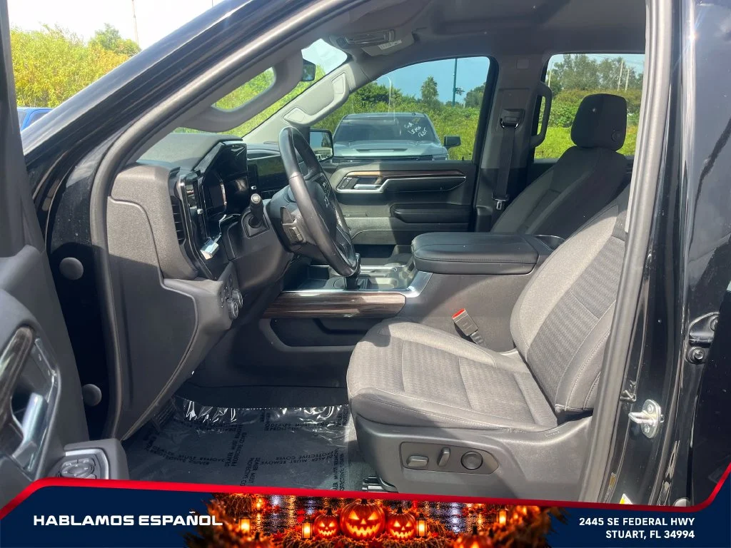 Used 2023 BLACK Chevrolet RST image 12