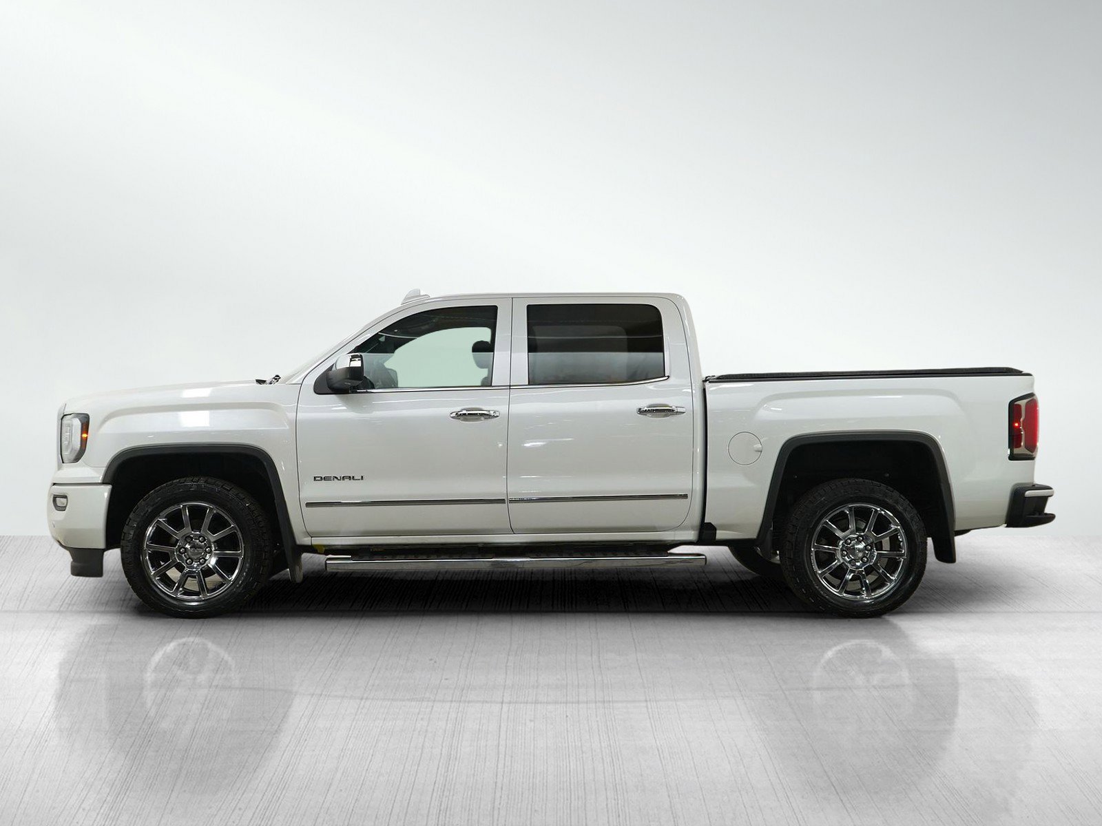 Used 2018 GMC Sierra 1500 Denali Denali with VIN 3GTU2PEC0JG172985 for sale in Burnsville, Minnesota
