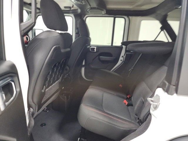 Used 2022 Bright White Clearcoat Jeep Unlimited Rubicon image 18