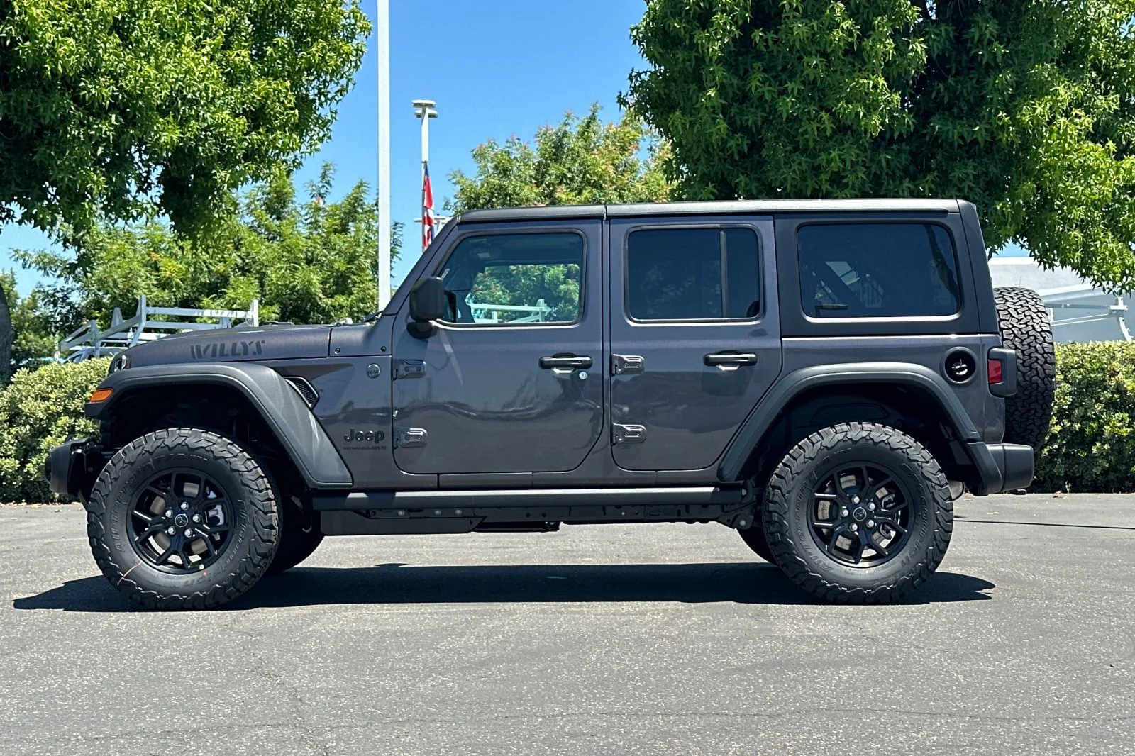 New 2026 Granite Crystal Metallic Clear-Coat Exterior Paint Jeep Willys image 7