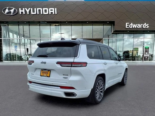 Used 2023 White/off-white Jeep Summit image 9