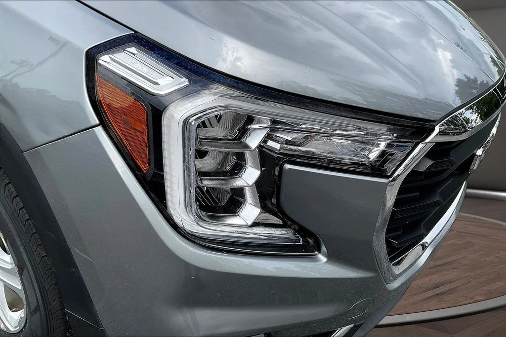 Used 2024 Silver GMC SLE image 35