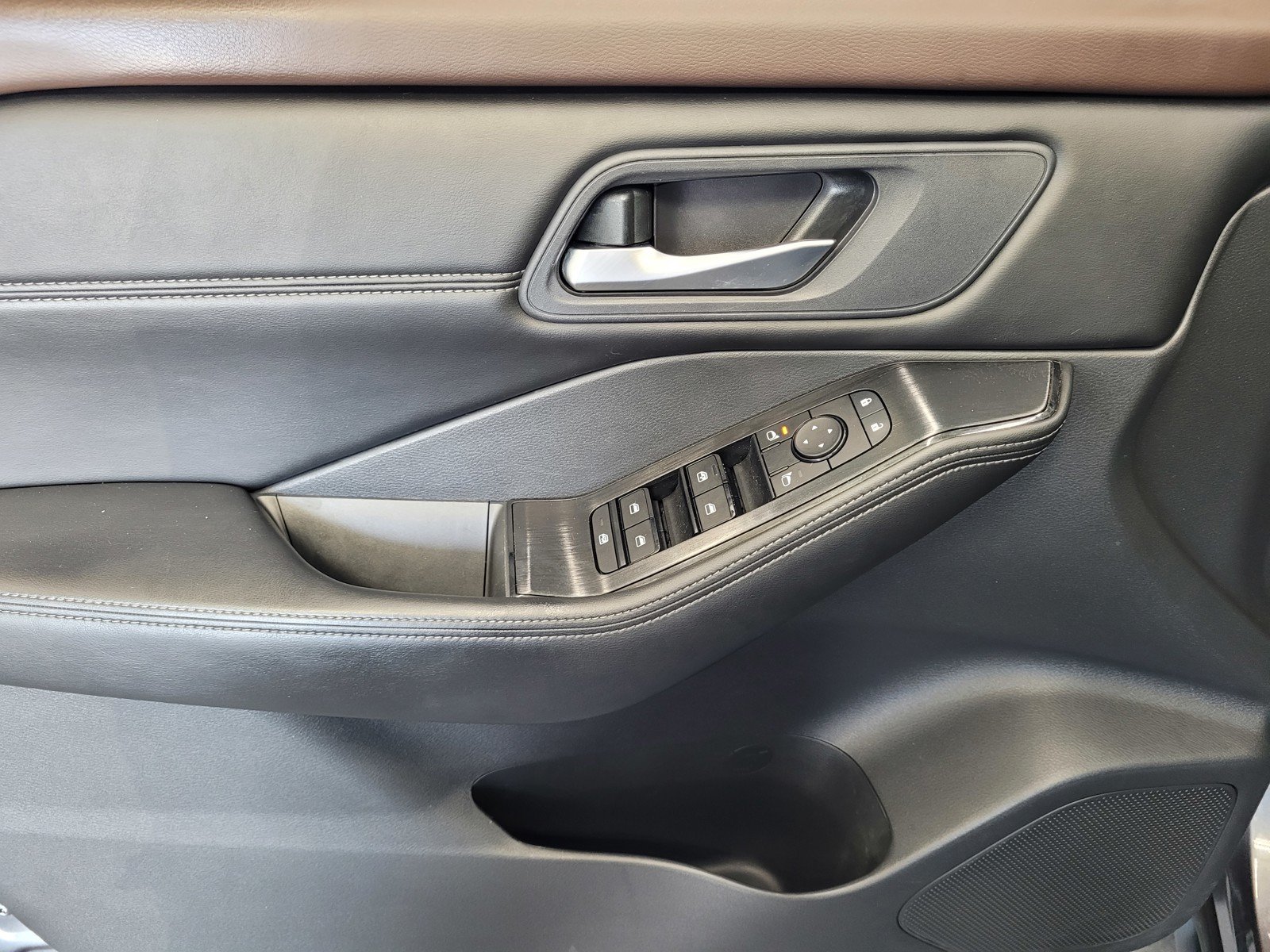 2023 Nissan Rogue SV - Photo 17