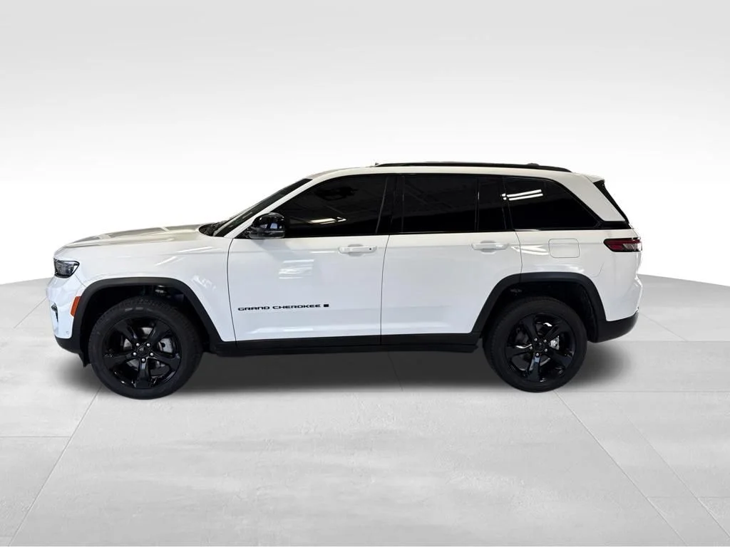 Used 2023 White Jeep Limited image 3
