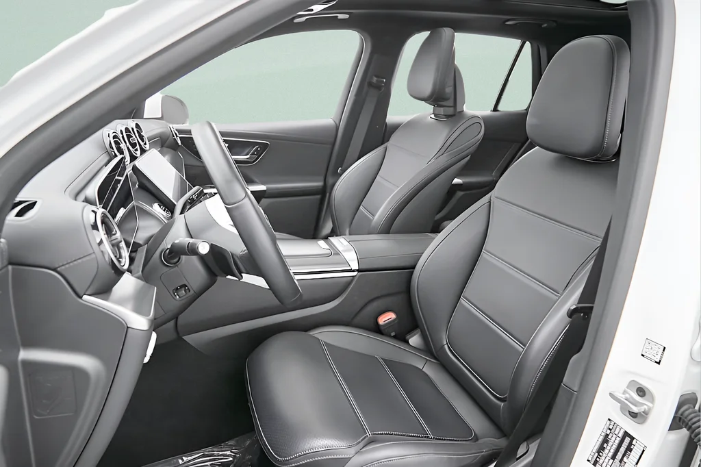 Used 2024 Polar White Mercedes-Benz GLC 300 image 21