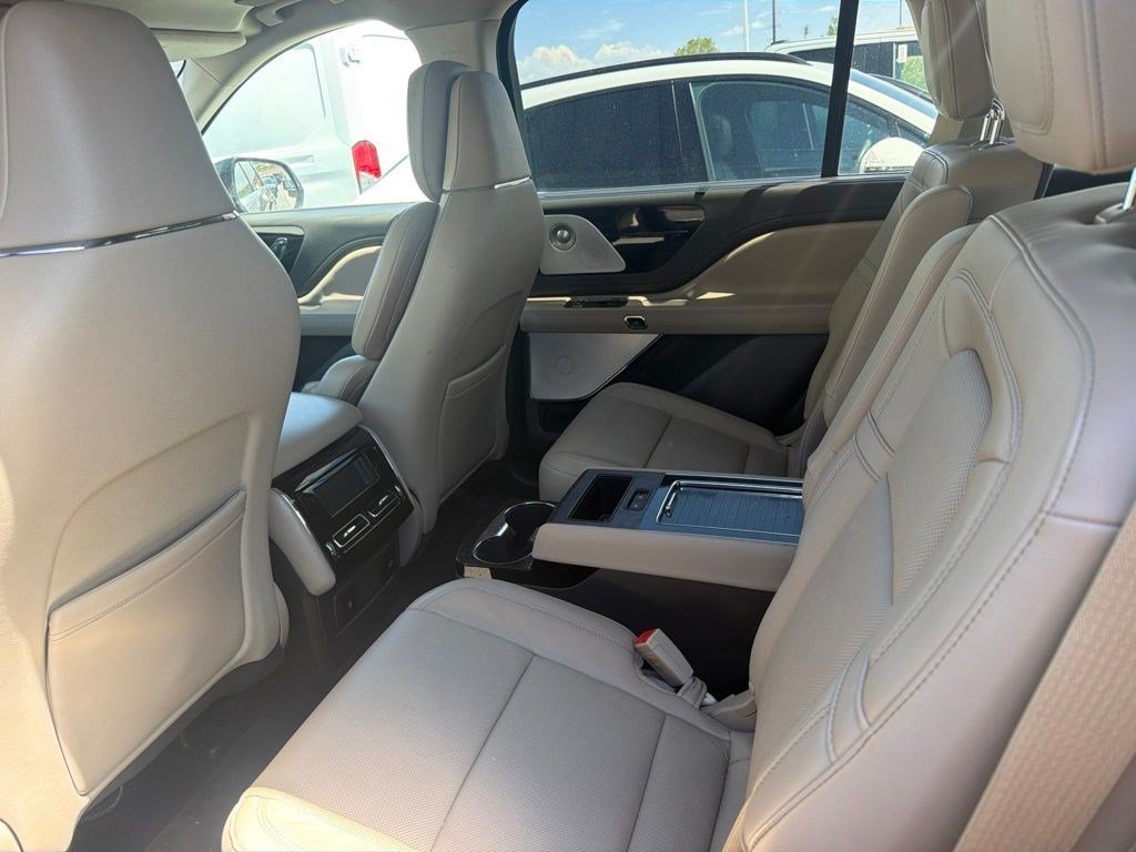 Used 2021 Black Lincoln Reserve image 3