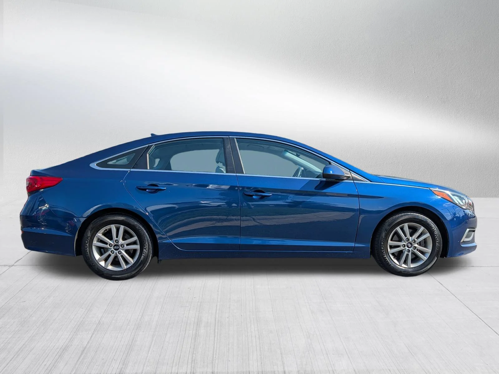 Used 2016 Lakeside Blue Hyundai 2.4L SE image 8