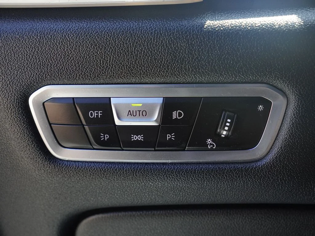 Certified Used 2022 Black BMW xDrive40i image 12